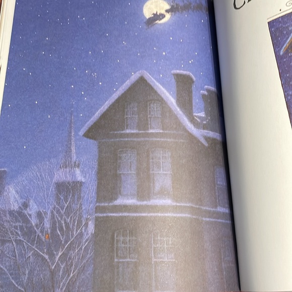 A Treasury of Christmas Classics beautifully illustrated for anyone to enjoy - Picture 8 of 9